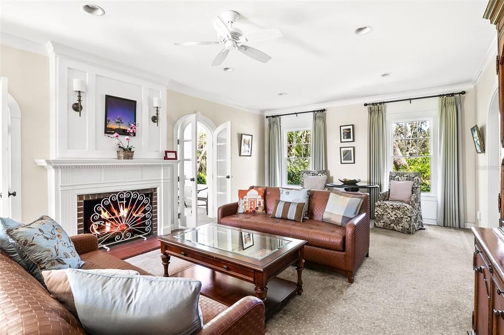 For Sale: $379,000 (2 beds, 2 baths, 1211 Square Feet)