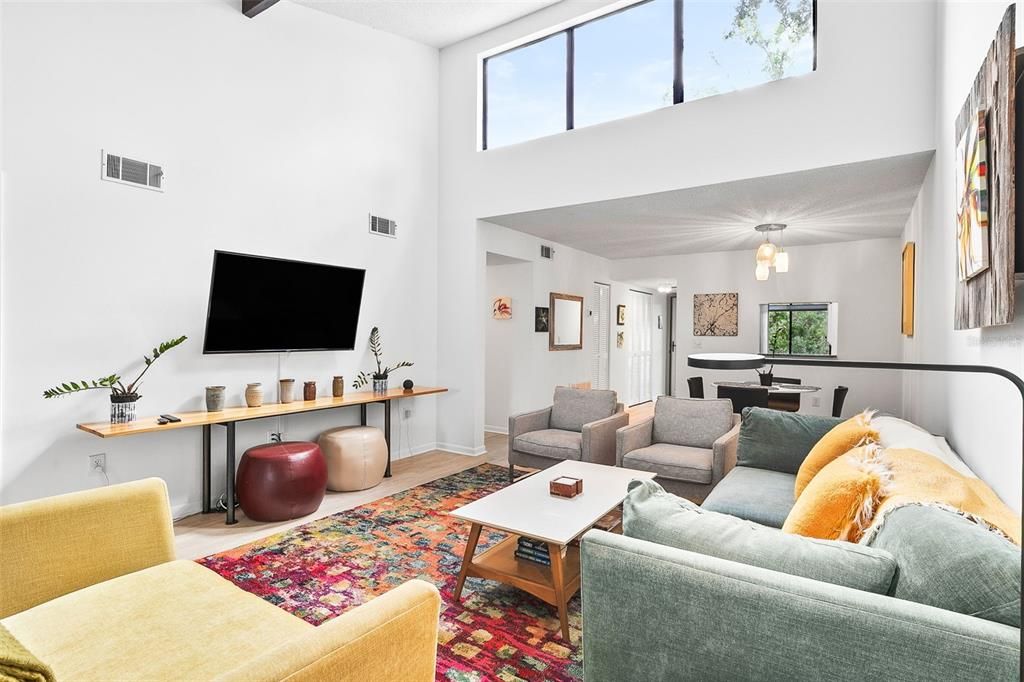 For Sale: $379,000 (2 beds, 2 baths, 1211 Square Feet)