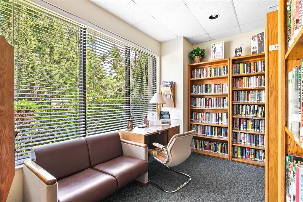 For Sale: $379,000 (2 beds, 2 baths, 1211 Square Feet)