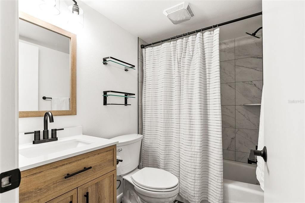 For Sale: $379,000 (2 beds, 2 baths, 1211 Square Feet)