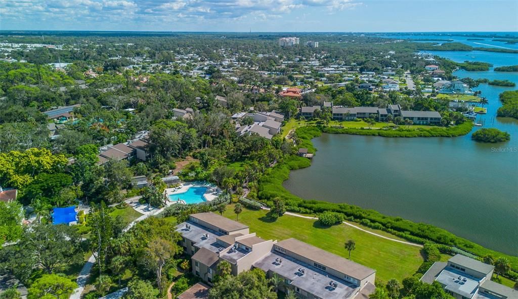 For Sale: $379,000 (2 beds, 2 baths, 1211 Square Feet)