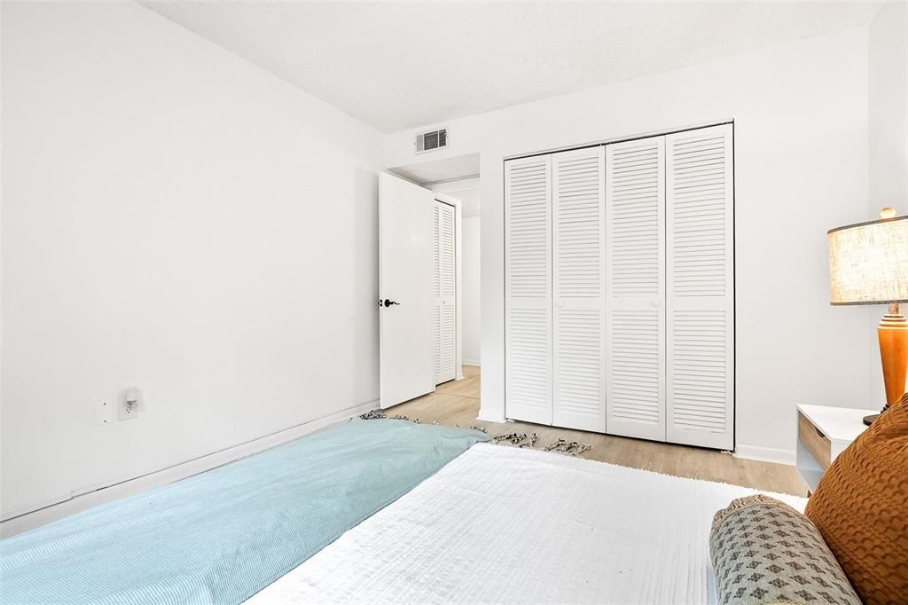 For Sale: $379,000 (2 beds, 2 baths, 1211 Square Feet)