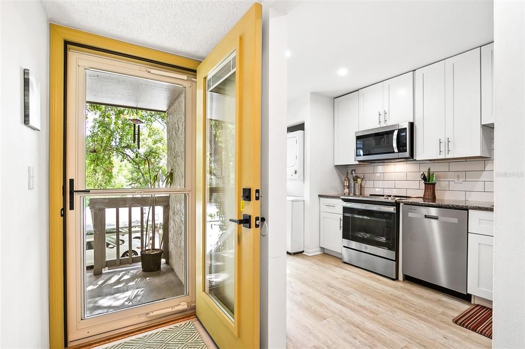 For Sale: $379,000 (2 beds, 2 baths, 1211 Square Feet)