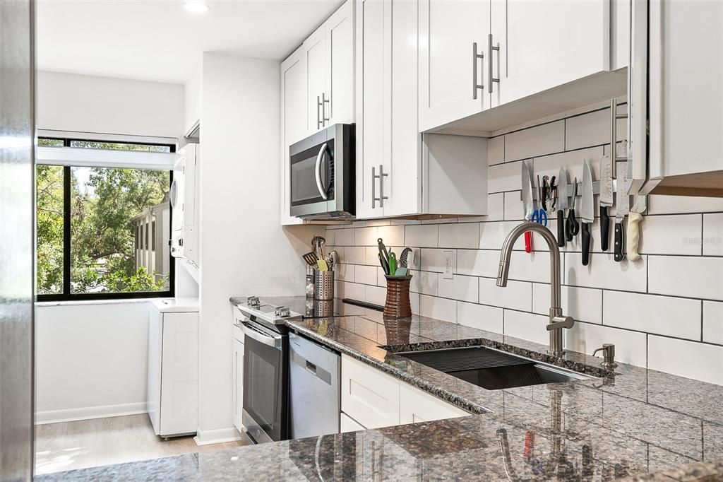 For Sale: $379,000 (2 beds, 2 baths, 1211 Square Feet)