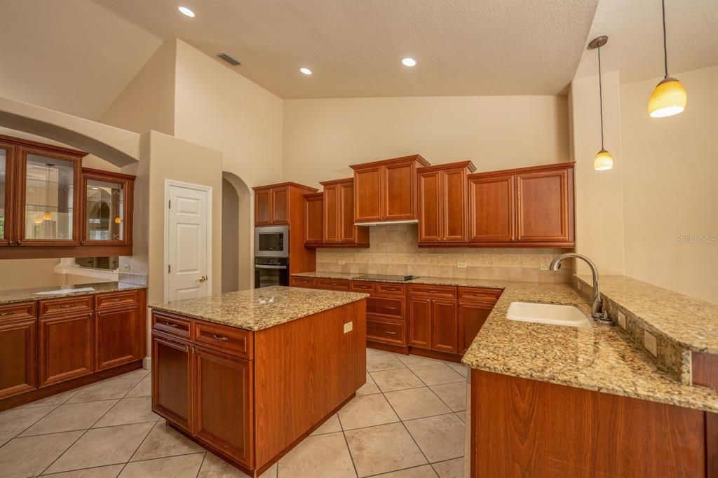 For Rent: $4,495 (4 beds, 3 baths, 3325 Square Feet)