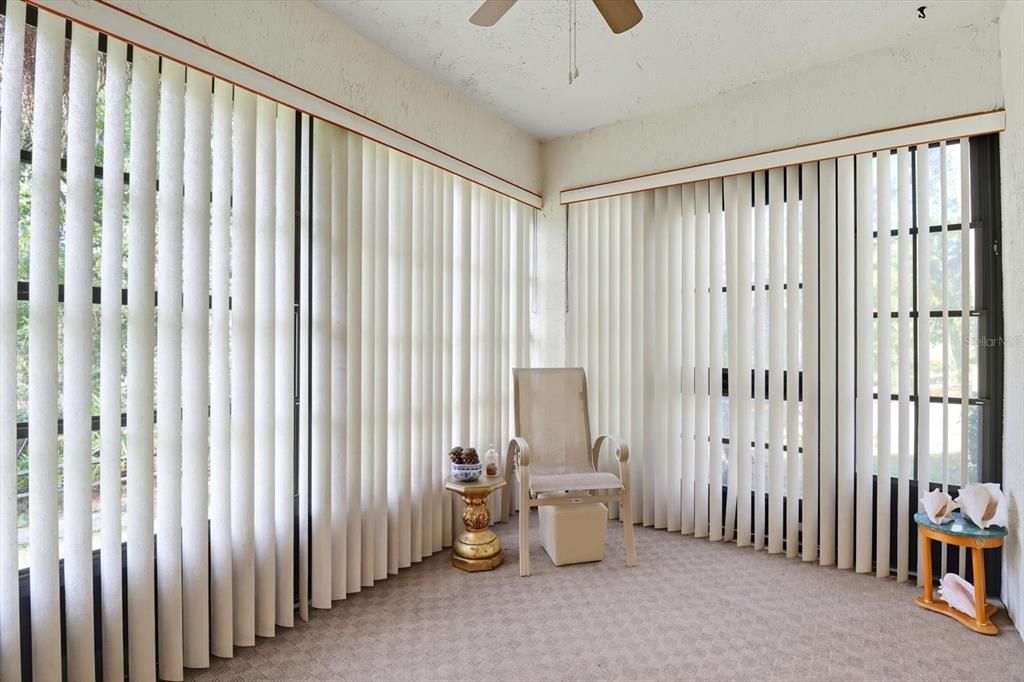 На продажу: $160,000 (2 спален, 2 ванн, 1052 Квадратных фут)