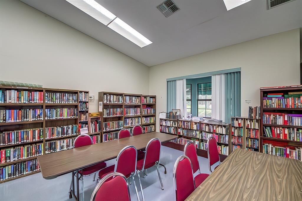 На продажу: $160,000 (2 спален, 2 ванн, 1052 Квадратных фут)