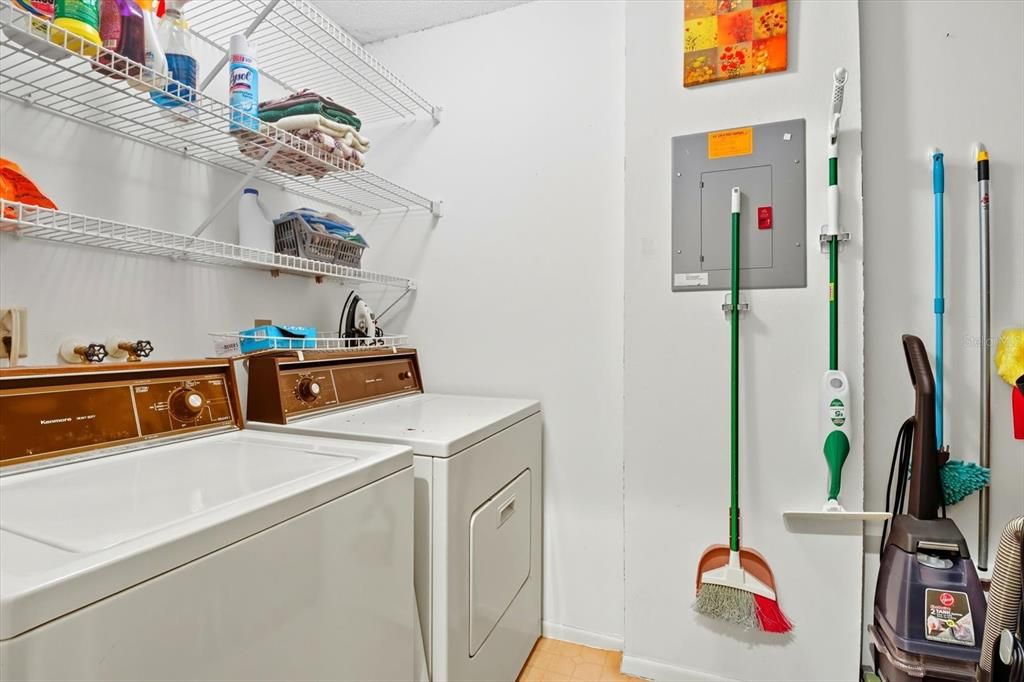 На продажу: $160,000 (2 спален, 2 ванн, 1052 Квадратных фут)