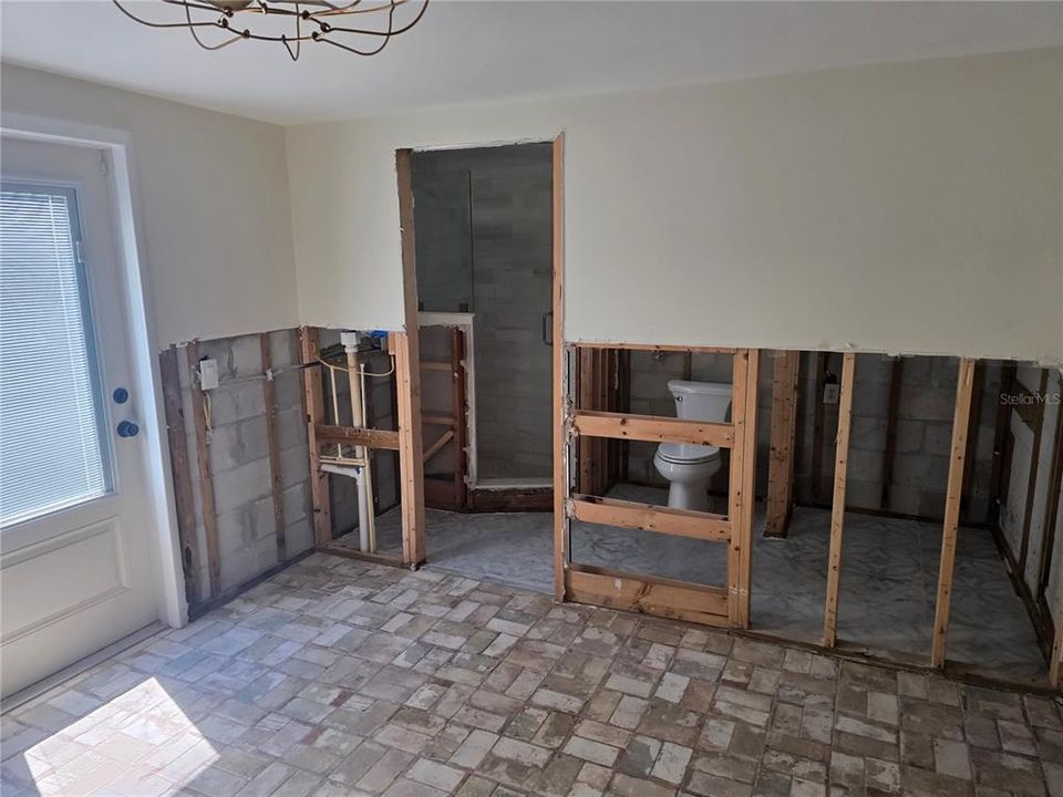 Activo con contrato: $165,000 (3 camas, 2 baños, 1188 Pies cuadrados)