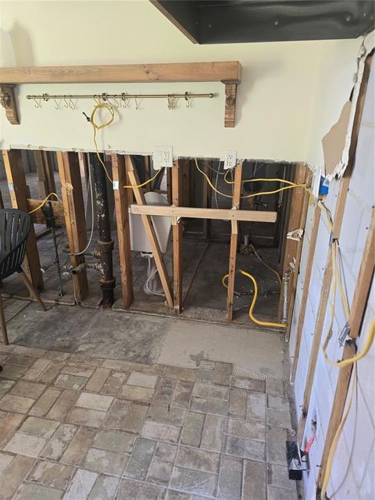 Activo con contrato: $165,000 (3 camas, 2 baños, 1188 Pies cuadrados)