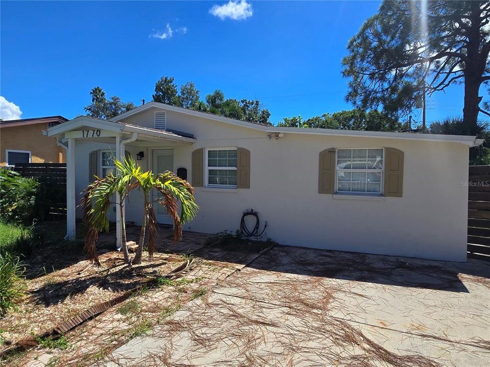 Activo con contrato: $165,000 (3 camas, 2 baños, 1188 Pies cuadrados)