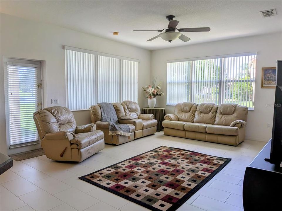 待售: $515,000 (4 贝兹, 3 浴室, 2655 平方英尺)