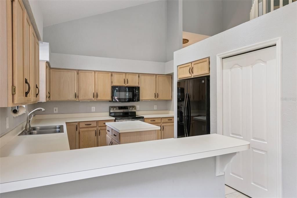 For Sale: $649,900 (3 beds, 2 baths, 2484 Square Feet)