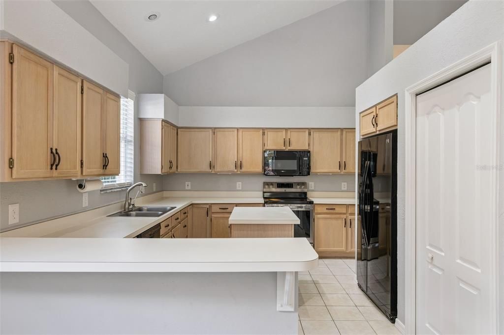 For Sale: $649,900 (3 beds, 2 baths, 2484 Square Feet)