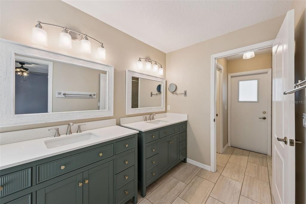 For Sale: $649,900 (3 beds, 2 baths, 2484 Square Feet)