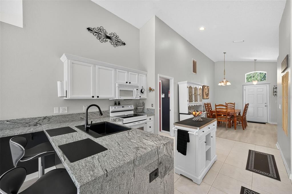 For Sale: $317,000 (3 beds, 2 baths, 1400 Square Feet)