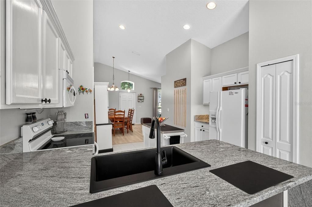 For Sale: $317,000 (3 beds, 2 baths, 1400 Square Feet)