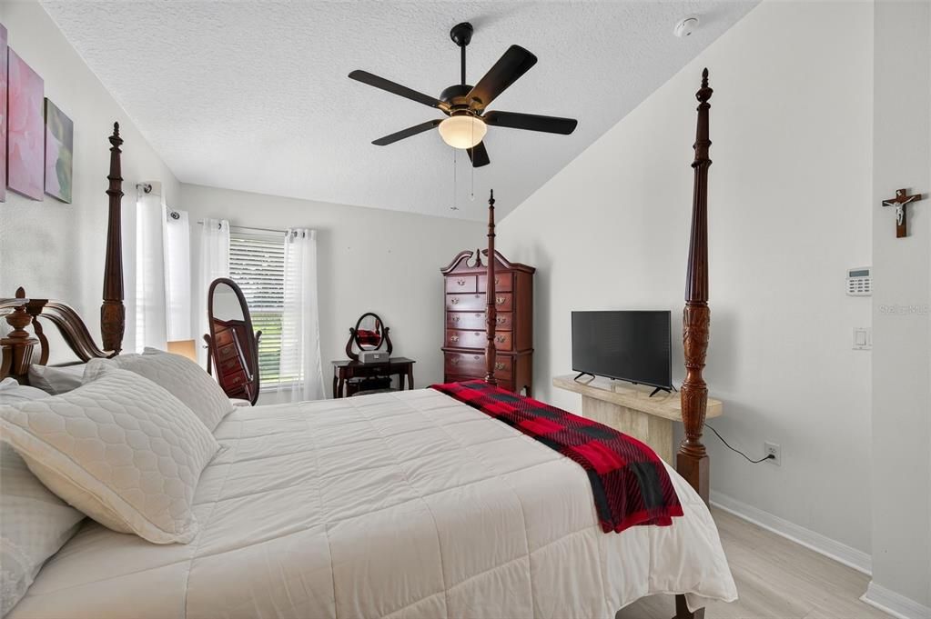 For Sale: $317,000 (3 beds, 2 baths, 1400 Square Feet)