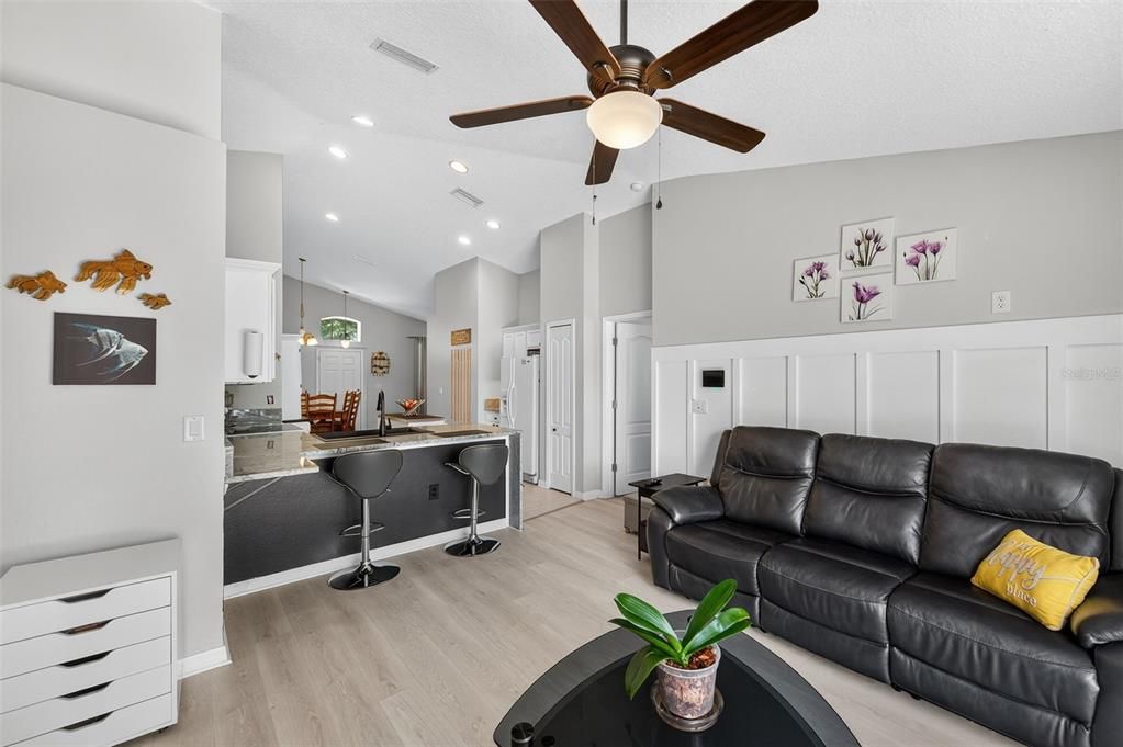 For Sale: $317,000 (3 beds, 2 baths, 1400 Square Feet)