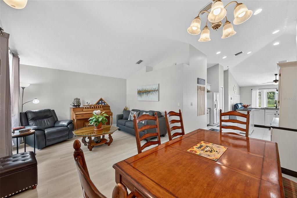 For Sale: $317,000 (3 beds, 2 baths, 1400 Square Feet)