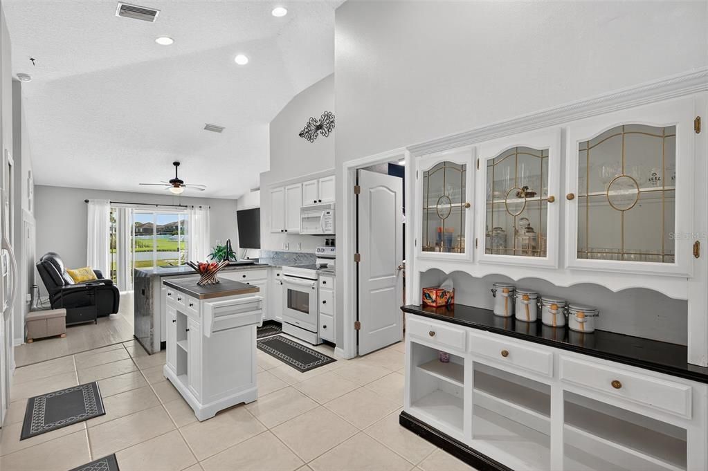 For Sale: $317,000 (3 beds, 2 baths, 1400 Square Feet)