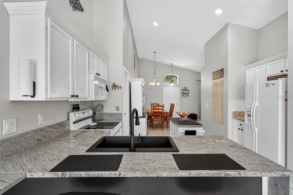 For Sale: $317,000 (3 beds, 2 baths, 1400 Square Feet)