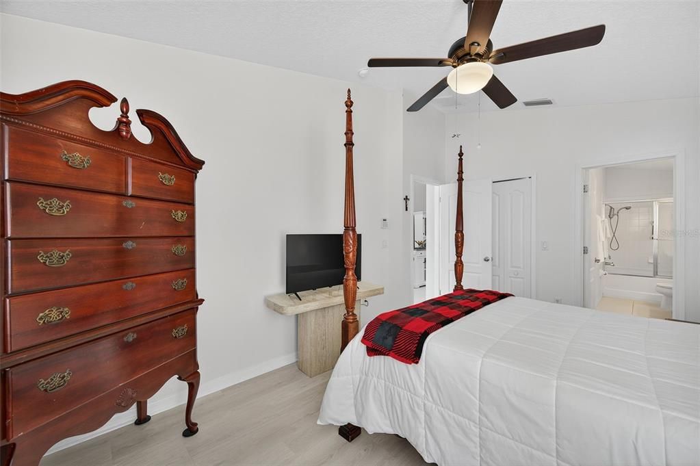 For Sale: $317,000 (3 beds, 2 baths, 1400 Square Feet)