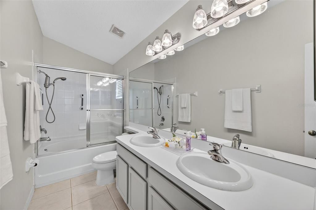 For Sale: $317,000 (3 beds, 2 baths, 1400 Square Feet)