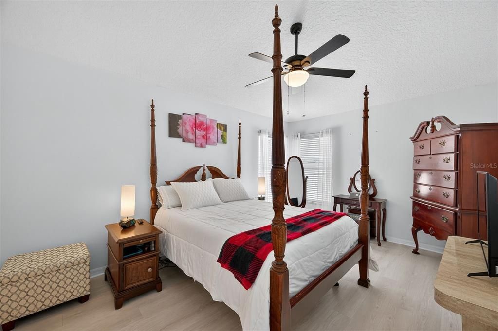 For Sale: $317,000 (3 beds, 2 baths, 1400 Square Feet)