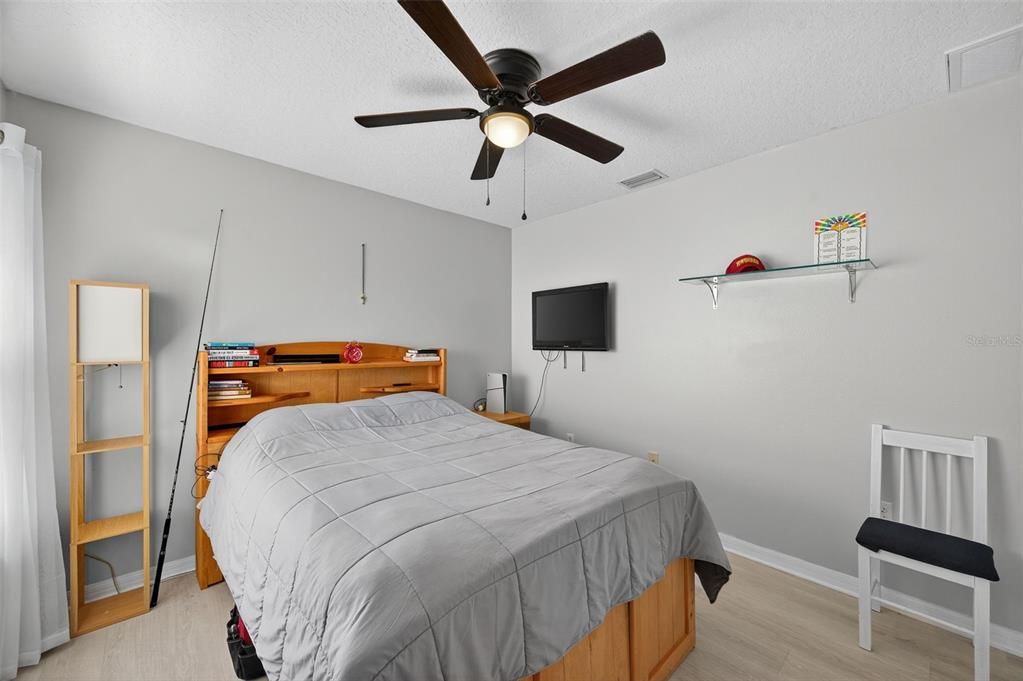 For Sale: $317,000 (3 beds, 2 baths, 1400 Square Feet)