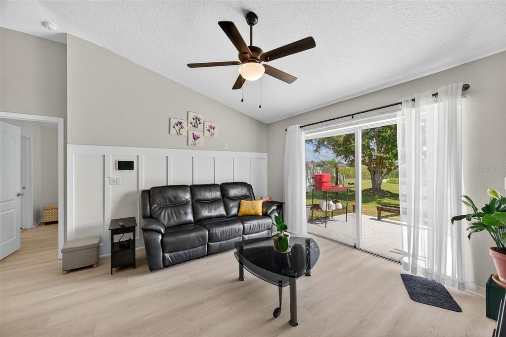 For Sale: $317,000 (3 beds, 2 baths, 1400 Square Feet)