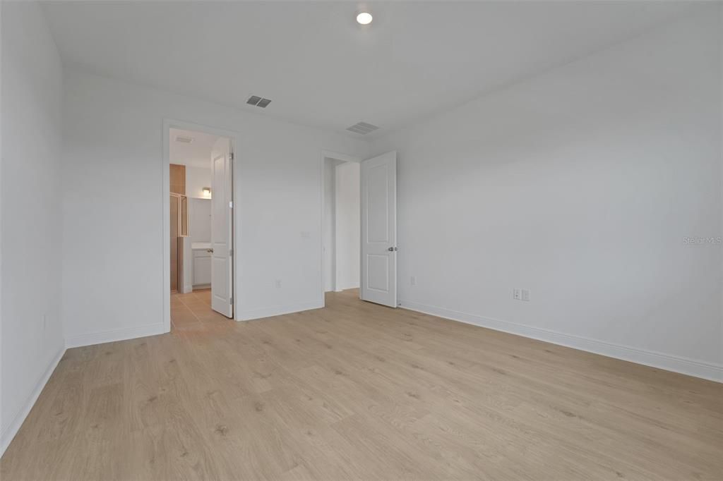 Active With Contract: $378,835 (3 beds, 2 baths, 1856 Square Feet)