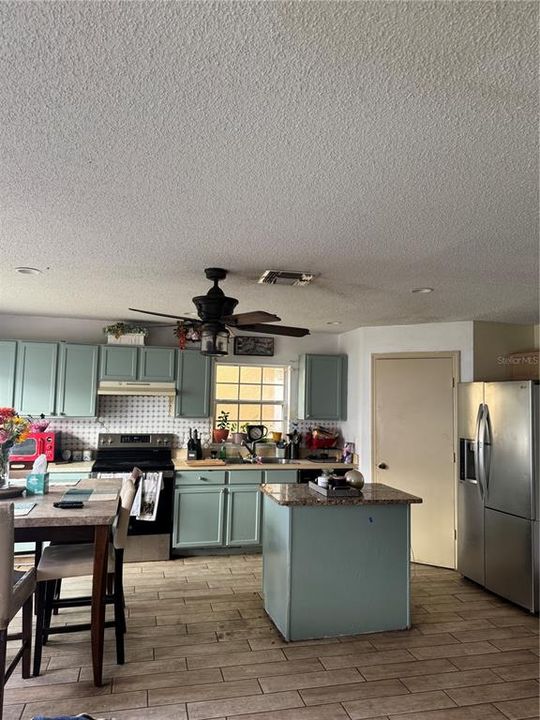 For Sale: $385,000 (3 beds, 2 baths, 1837 Square Feet)