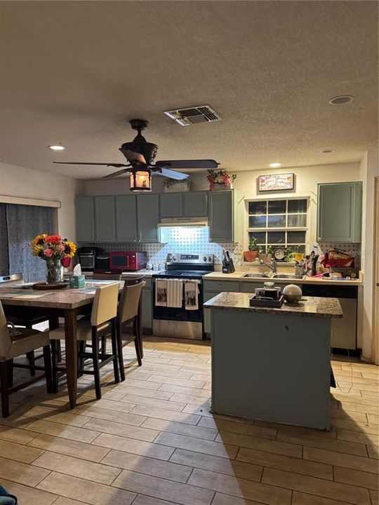 For Sale: $385,000 (3 beds, 2 baths, 1837 Square Feet)