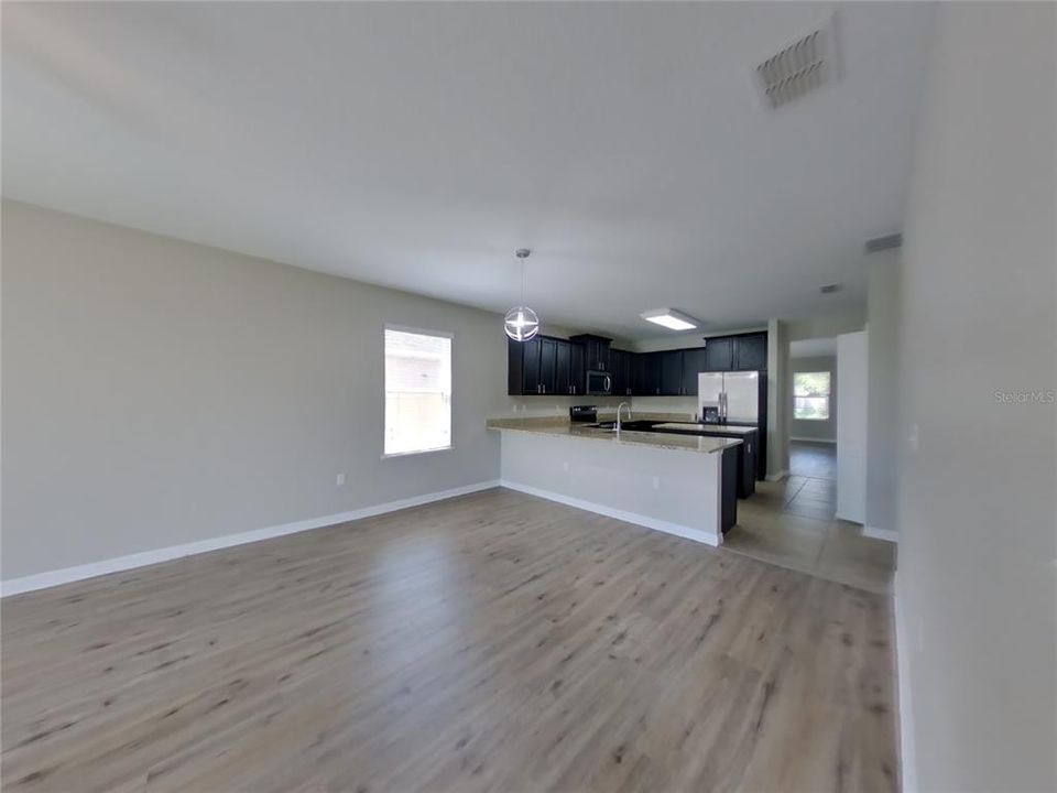 For Rent: $1,819 (4 beds, 2 baths, 1964 Square Feet)