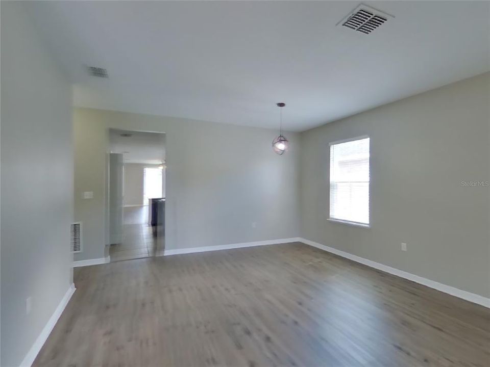 For Rent: $1,819 (4 beds, 2 baths, 1964 Square Feet)