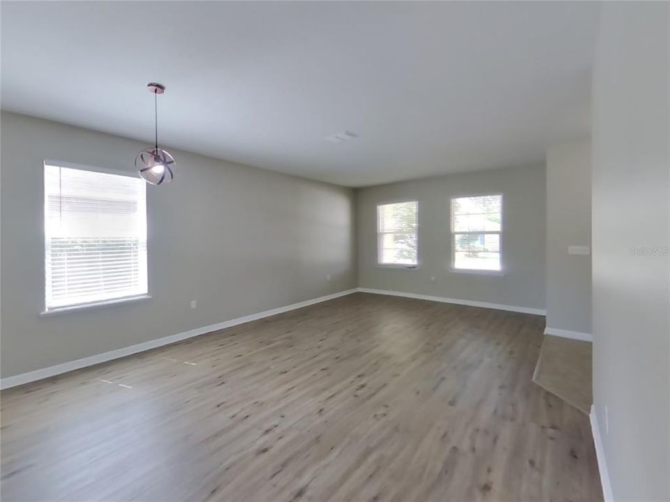 For Rent: $1,819 (4 beds, 2 baths, 1964 Square Feet)