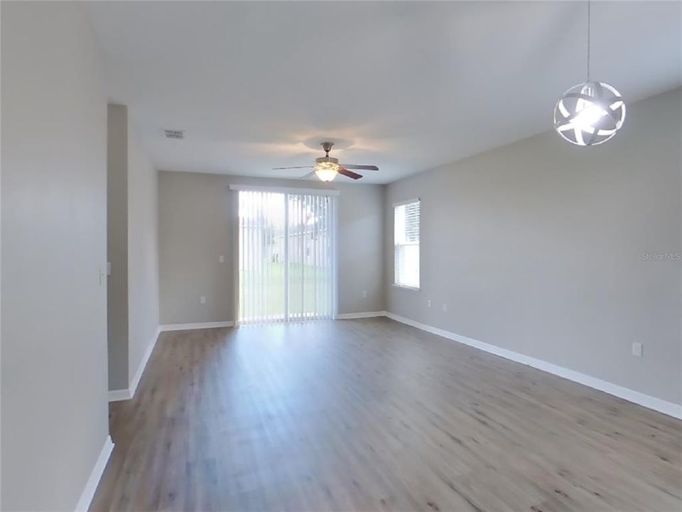 For Rent: $1,819 (4 beds, 2 baths, 1964 Square Feet)