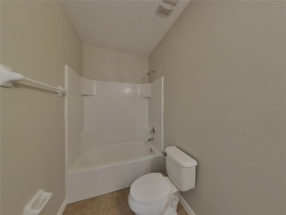 For Rent: $1,819 (4 beds, 2 baths, 1964 Square Feet)