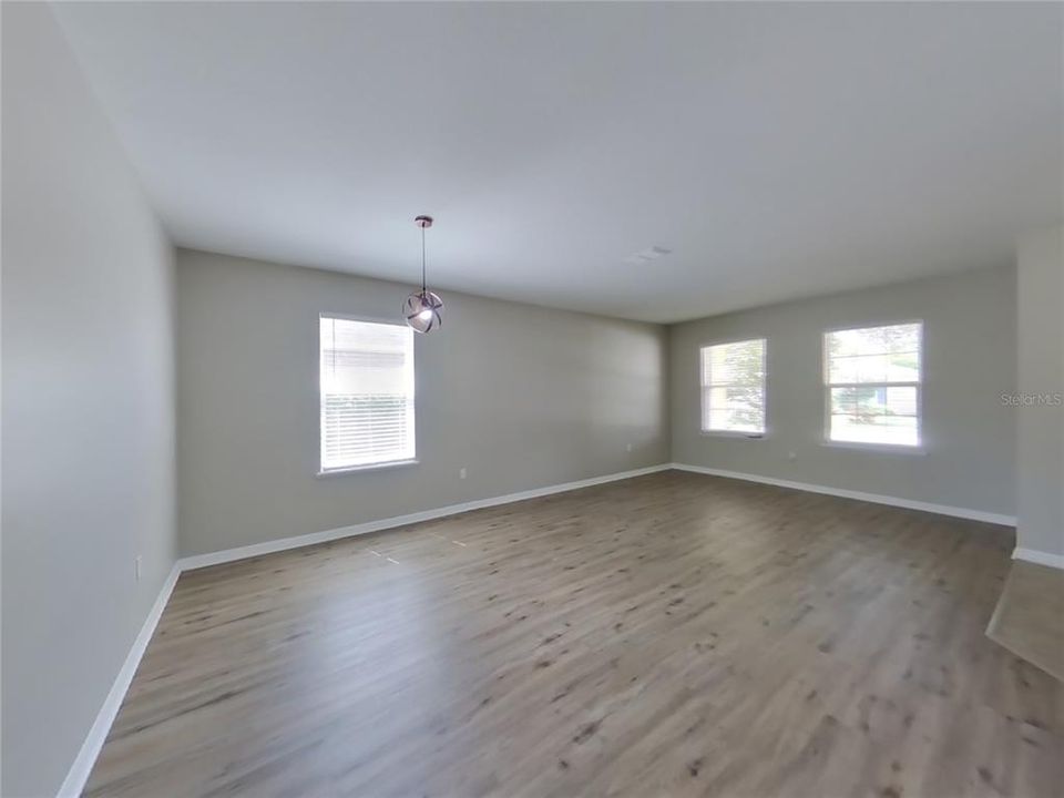 For Rent: $1,819 (4 beds, 2 baths, 1964 Square Feet)