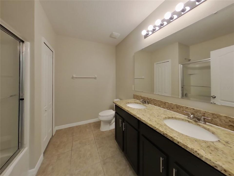 For Rent: $1,819 (4 beds, 2 baths, 1964 Square Feet)