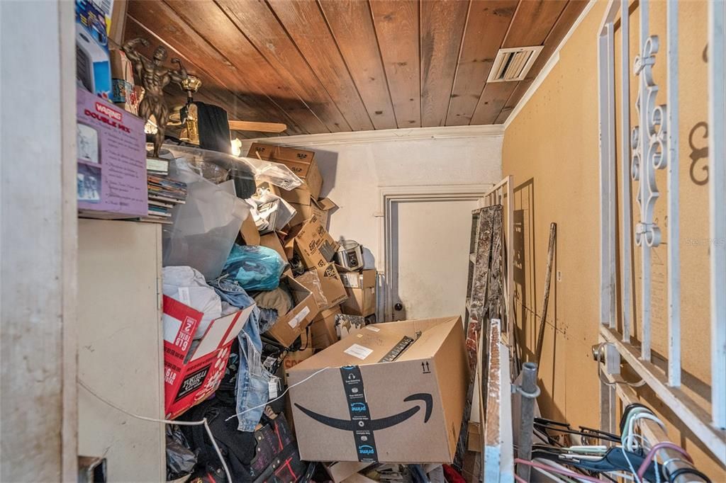 Active With Contract: $175,000 (3 beds, 2 baths, 1607 Square Feet)