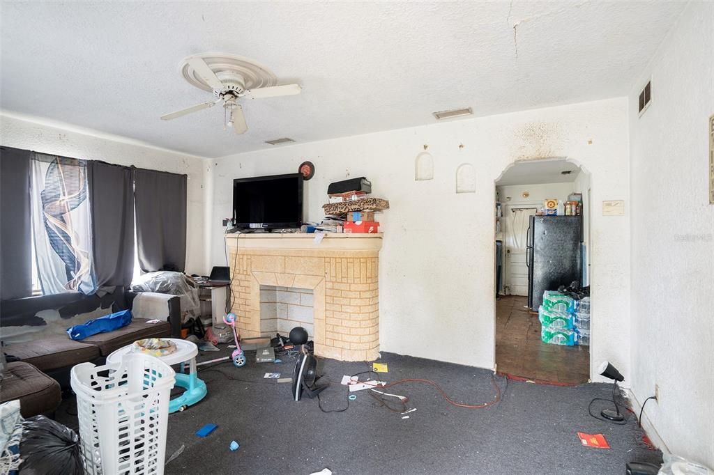 Active With Contract: $175,000 (3 beds, 2 baths, 1607 Square Feet)