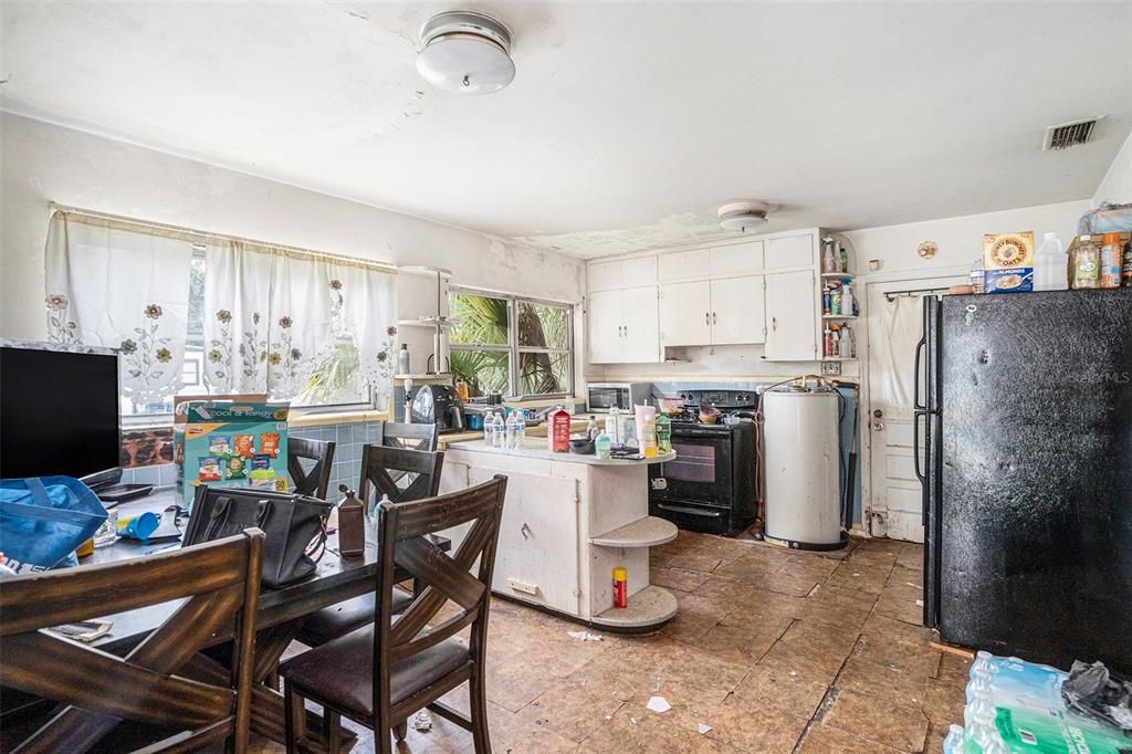 Active With Contract: $175,000 (3 beds, 2 baths, 1607 Square Feet)