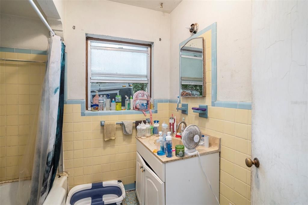 Active With Contract: $175,000 (3 beds, 2 baths, 1607 Square Feet)