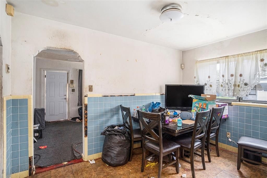 Active With Contract: $175,000 (3 beds, 2 baths, 1607 Square Feet)