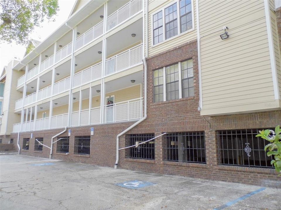 合同活跃: $1,695 (1 贝兹, 1 浴室, 631 平方英尺)