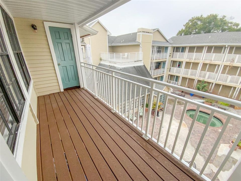 合同活跃: $1,695 (1 贝兹, 1 浴室, 631 平方英尺)