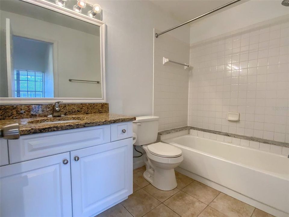 合同活跃: $1,695 (1 贝兹, 1 浴室, 631 平方英尺)