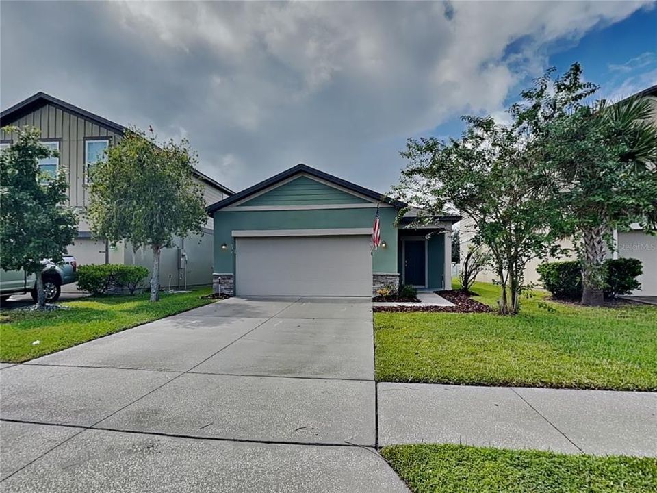 Recently Rented: $1,949 (3 beds, 2 baths, 1418 Square Feet)